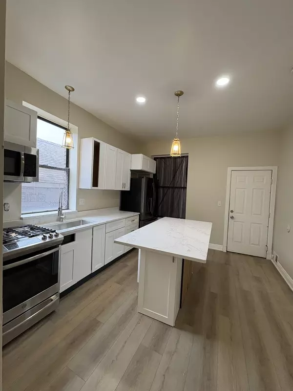 Chicago, IL 60647,1628 N KIMBALL Avenue #2