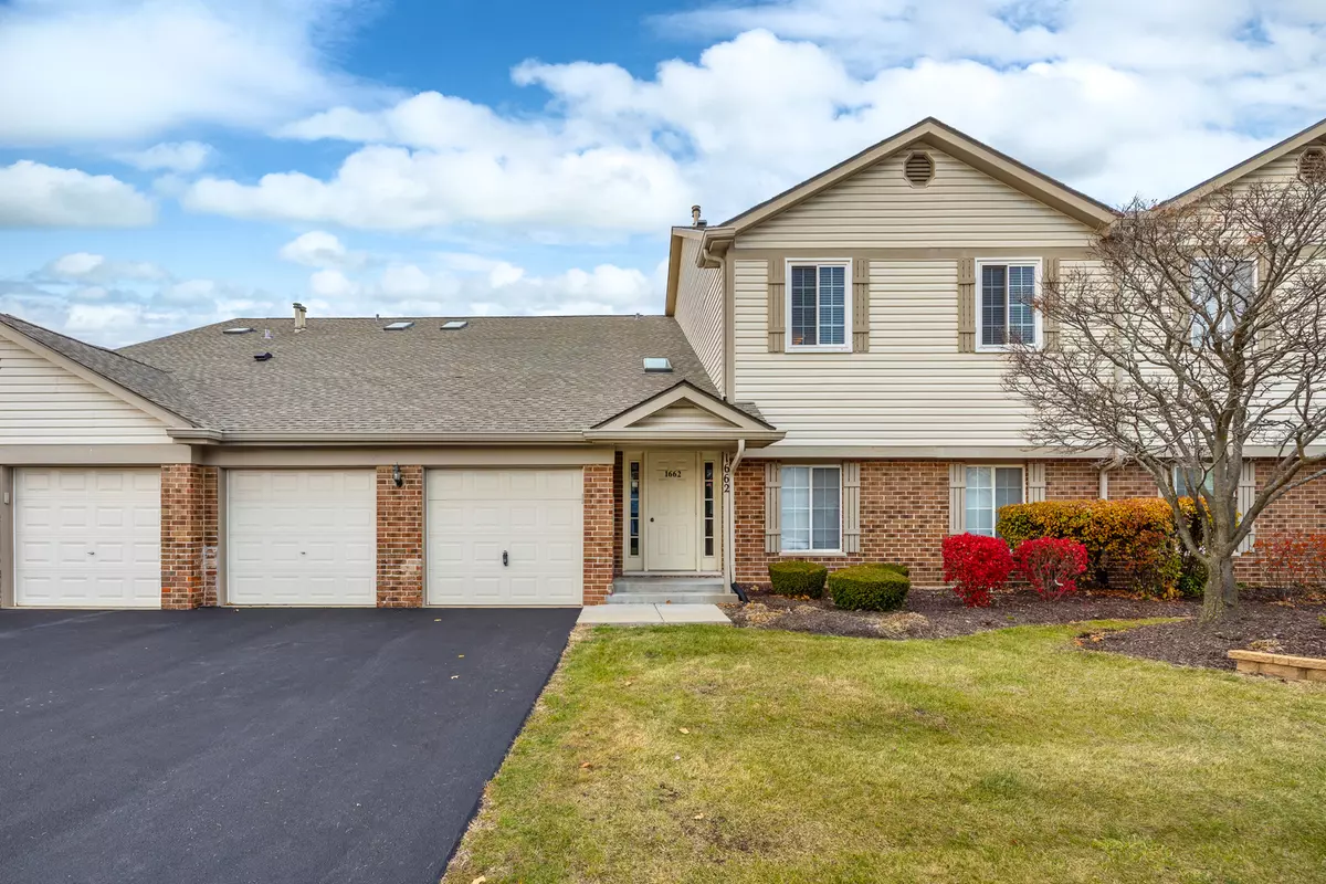 Schaumburg, IL 60193,1662 COMMODORE Court #4