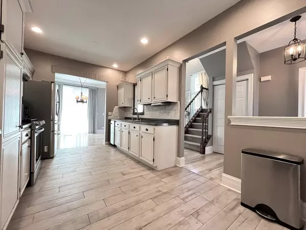 Algonquin, IL 60102,Address not disclosed