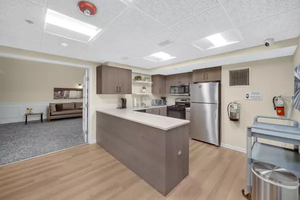 Glenview, IL 60025,1220 DEPOT Street #409