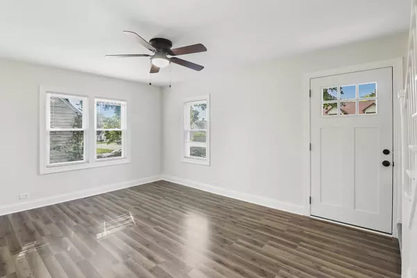 Round Lake Beach, IL 60073,1511 Pine Grove Avenue