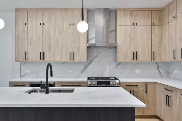 Chicago, IL 60618,4246 N Kimball Avenue