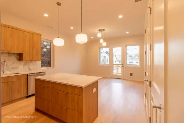 Chicago, IL 60637,6826 S Langley Avenue