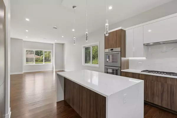 Northbrook, IL 60062,1744 Walnut Circle