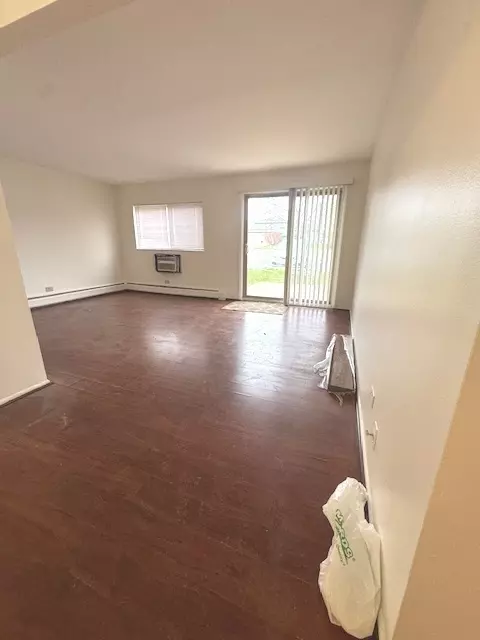 Glendale Heights, IL 60139,1557 Jill Court #11-104