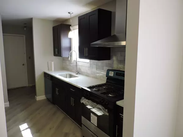 Westmont, IL 60559,407 BEECHWOOD Drive