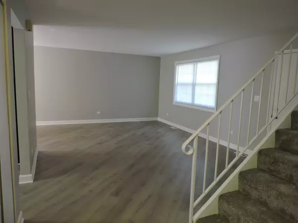 Westmont, IL 60559,407 BEECHWOOD Drive