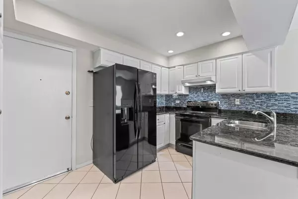 Orland Park, IL 60462,15308 Treetop Drive #3A