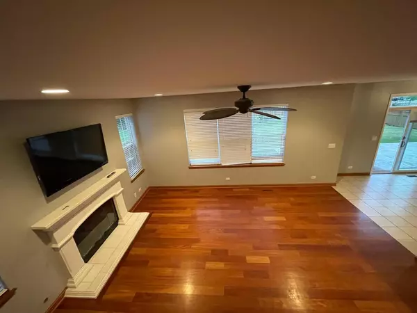 Oswego, IL 60543,Address not disclosed