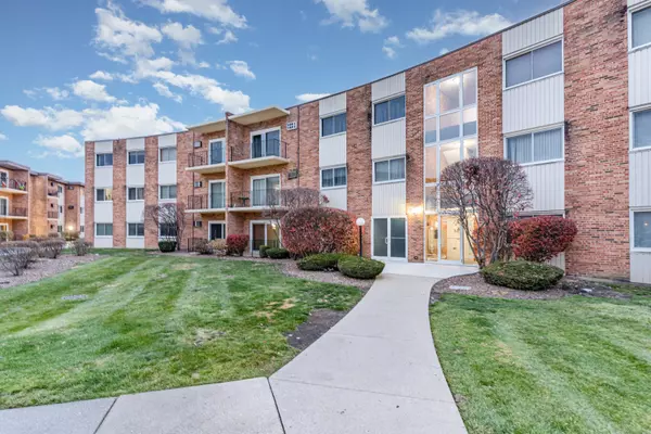 9724 S Karlov Avenue #103, Oak Lawn, IL 60453