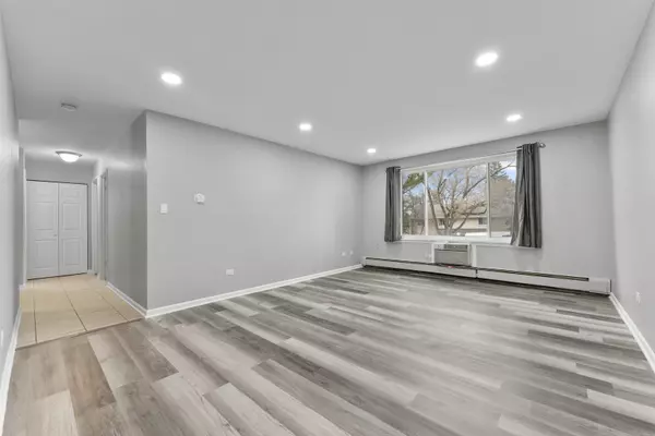 Hoffman Estates, IL 60169,1500 Robin Circle #203