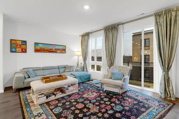 Schaumburg, IL 60173,1200 Lakepointe Drive