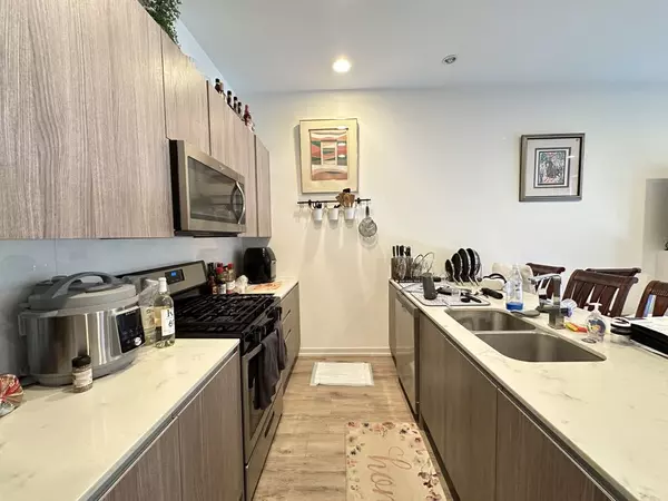 Chicago, IL 60634,4111 N NARRAGANSETT Avenue #202