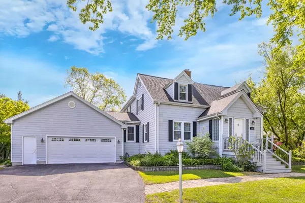 401 Greenwood Road, Glenview, IL 60025