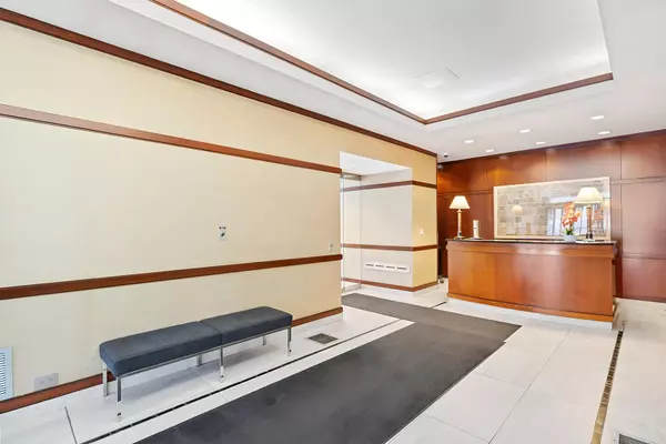 Chicago, IL 60610,1445 N State Parkway #1904