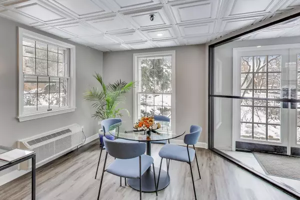 Evanston, IL 60201,1730 Hinman Avenue #3A