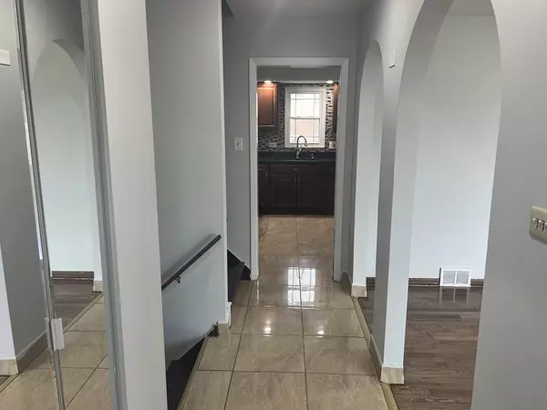 Tinley Park, IL 60487,8440 163rd Street