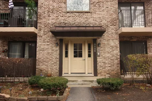 Rolling Meadows, IL 60008,5406 Chateau Drive #4