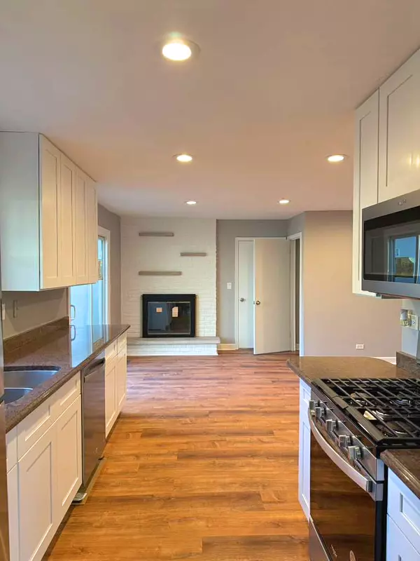 Arlington Heights, IL 60005,1704 S Highland Avenue