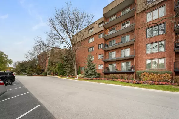 Indian Head Park, IL 60525,127 Acacia Circle #304