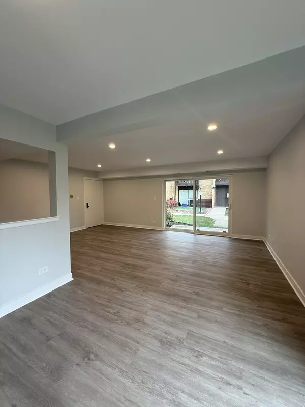 Wheeling, IL 60090,1173 S Forums Court #1D