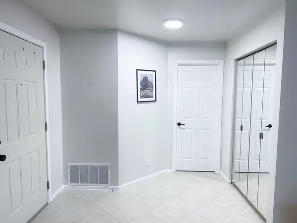 Schaumburg, IL 60193,151 Brookston Drive #A2