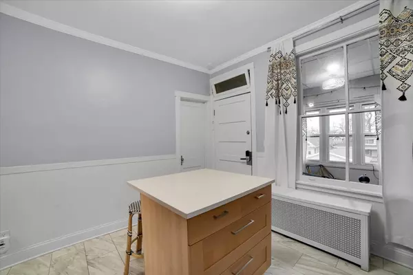 Berwyn, IL 60402,2108 Highland Avenue