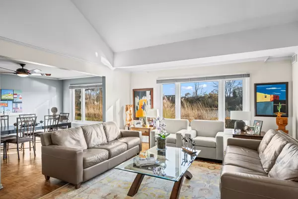 Lincolnshire, IL 60069,145 Rivershire Lane