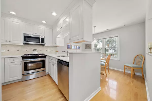 Arlington Heights, IL 60004,1943 N Charter Point Drive #D