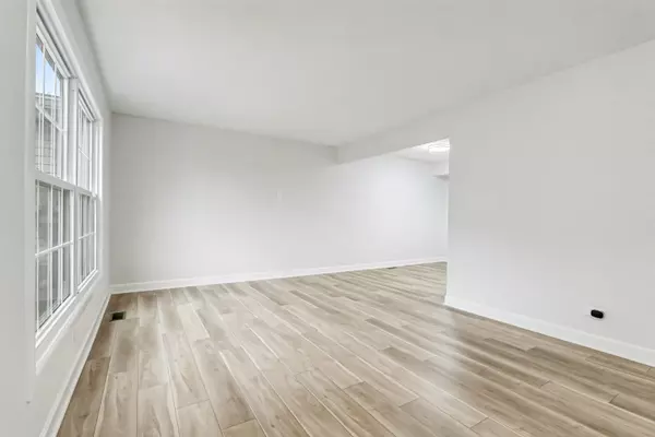 Bolingbrook, IL 60440,8 WILDWOOD Lane #G