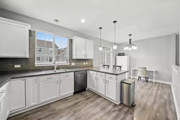 South Elgin, IL 60177,1458 Deer Pointe Drive