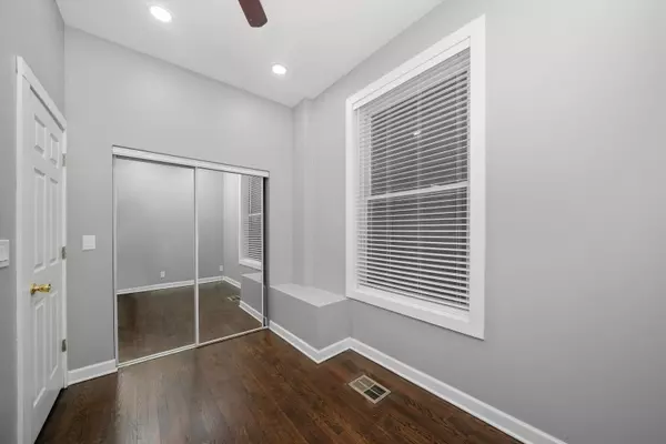 Chicago, IL 60647,2115 W Armitage Avenue #1f