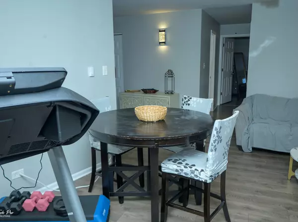 Lansing, IL 60438,2306 Holiday Terrace #144