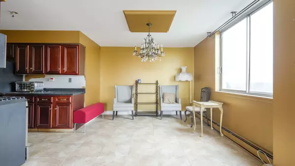 Oak Brook, IL 60523,40 N Tower Road #4M