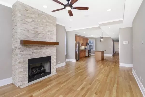 Chicago, IL 60615,4918 S Saint Lawrence Avenue #3