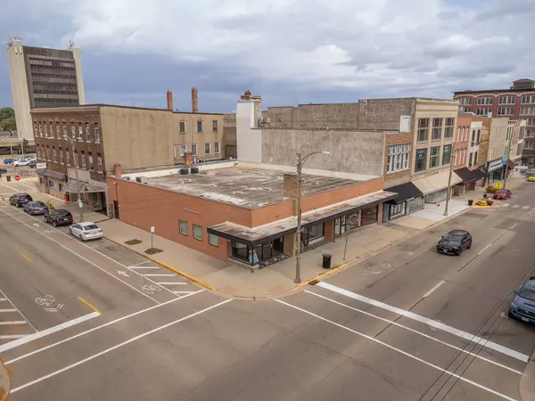 Freeport, IL 61032,26-28-30 W Stephenson Street