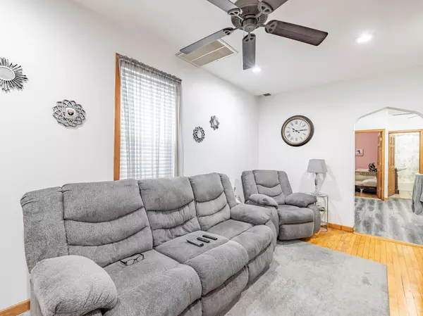 Cicero, IL 60804,1910 S 61st Court