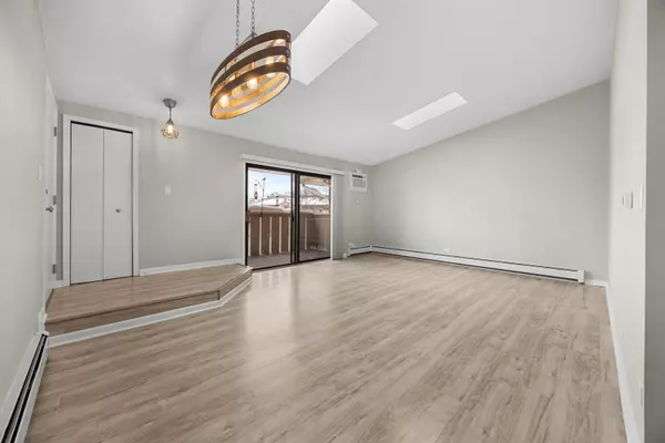 Vernon Hills, IL 60061,16 Echo Court #17