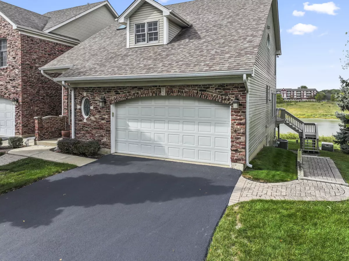 Palatine, IL 60067,566 W Bridge View Court