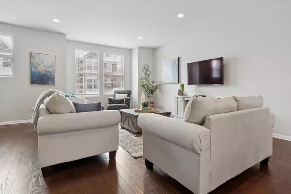 Naperville, IL 60563,904 COLETTA Circle