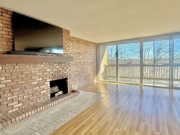 Lisle, IL 60532,5600 Hillcrest Lane #3D