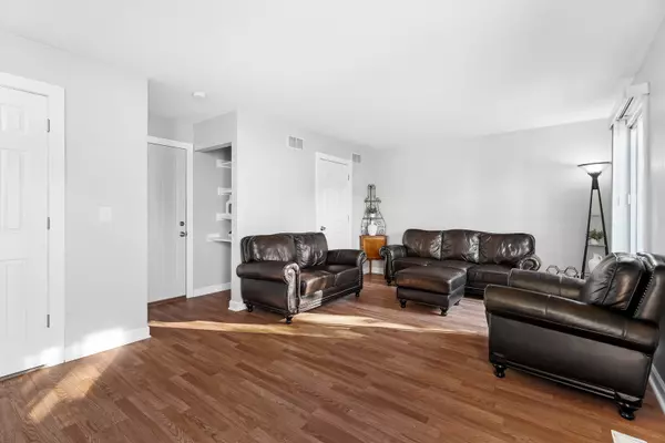 Streamwood, IL 60107,202 Parkwood Drive