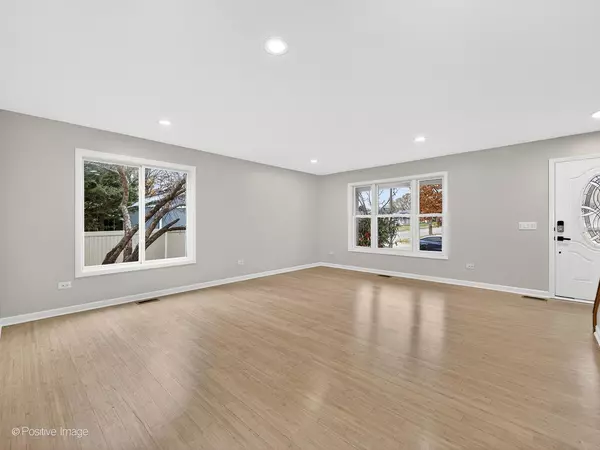 Hanover Park, IL 60133,5541 E Celebrity Circle