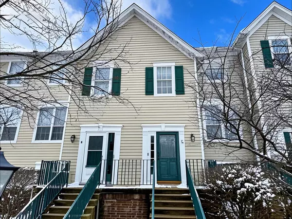 1116 Village Center Parkway, Aurora, IL 60506