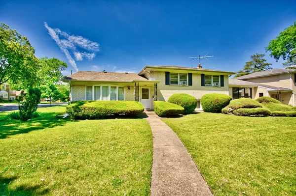 4454 Concord Lane, Skokie, IL 60076