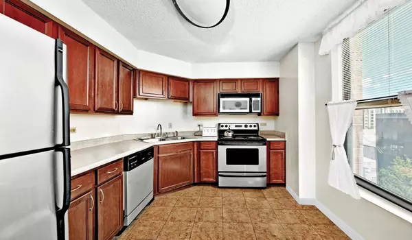 Evanston, IL 60201,1715 Chicago Avenue #716N