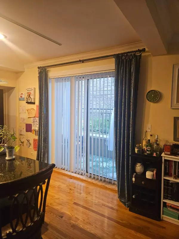 Chicago, IL 60640,1258 W Winona Street #1A