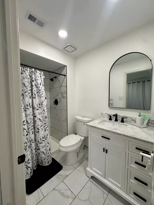 Lynwood, IL 60411,2807 GLENWOOD LANSING Road #212