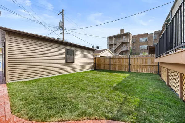 Chicago, IL 60625,4437 N Whipple Street