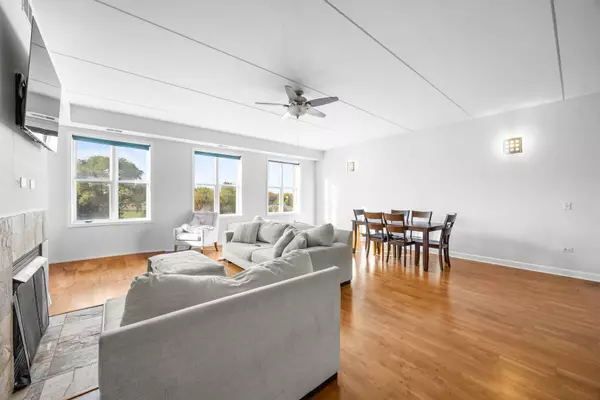 Chicago, IL 60647,2602 W DIVERSEY Avenue #402